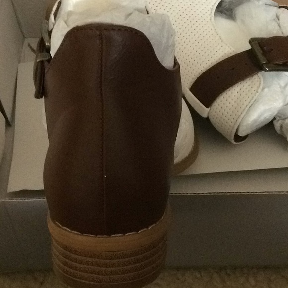 Fable Bootie - Picture 2 of 3